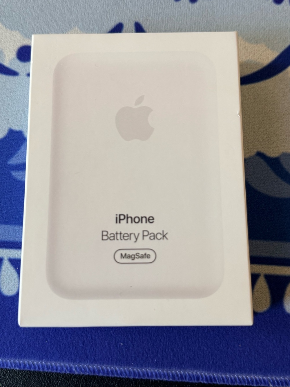 Apple IPhone Battery Pack. MagSafe MJWY3AM/A EUC model A2384 - Picture 2 of 13